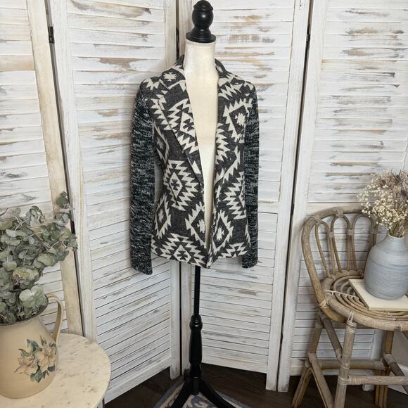 SKIES ARE BLUE Women's Medium Knit Blazer Aztec Southwest Black White Cardigan - Picture 3 of 12
